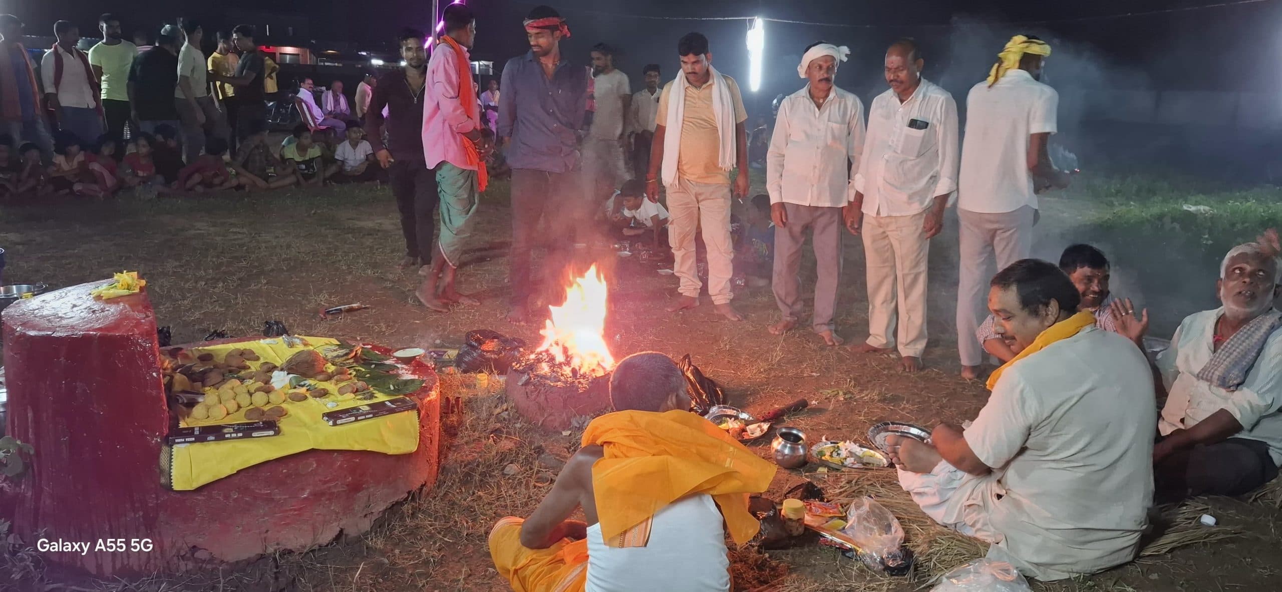 धूमधाम से की गयी बाबा गरभू की सलौनी पूजा