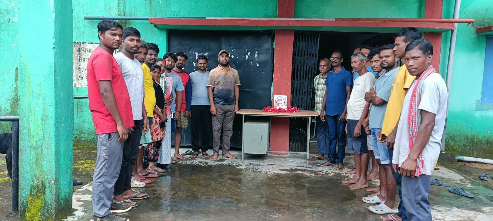 दिशोम गुरु को दी गयी श्रद्धांजलि