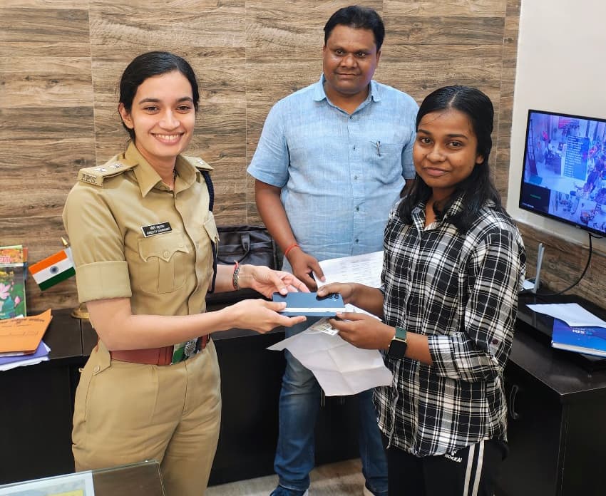 ऑपरेशन मुस्कान के तहत 6.35 लाख मूल्य के 36 खोये हुए मोबाइल बरामद