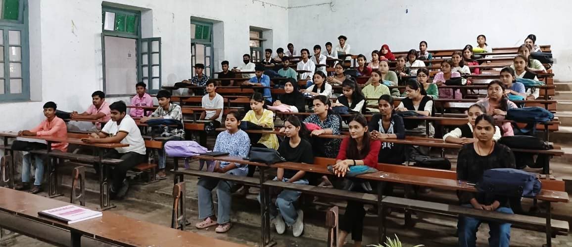 डीजे कॉलेज में बीकॉम सेमेस्टर-1 के इंडक्शन मीट का हुआ आयोजन