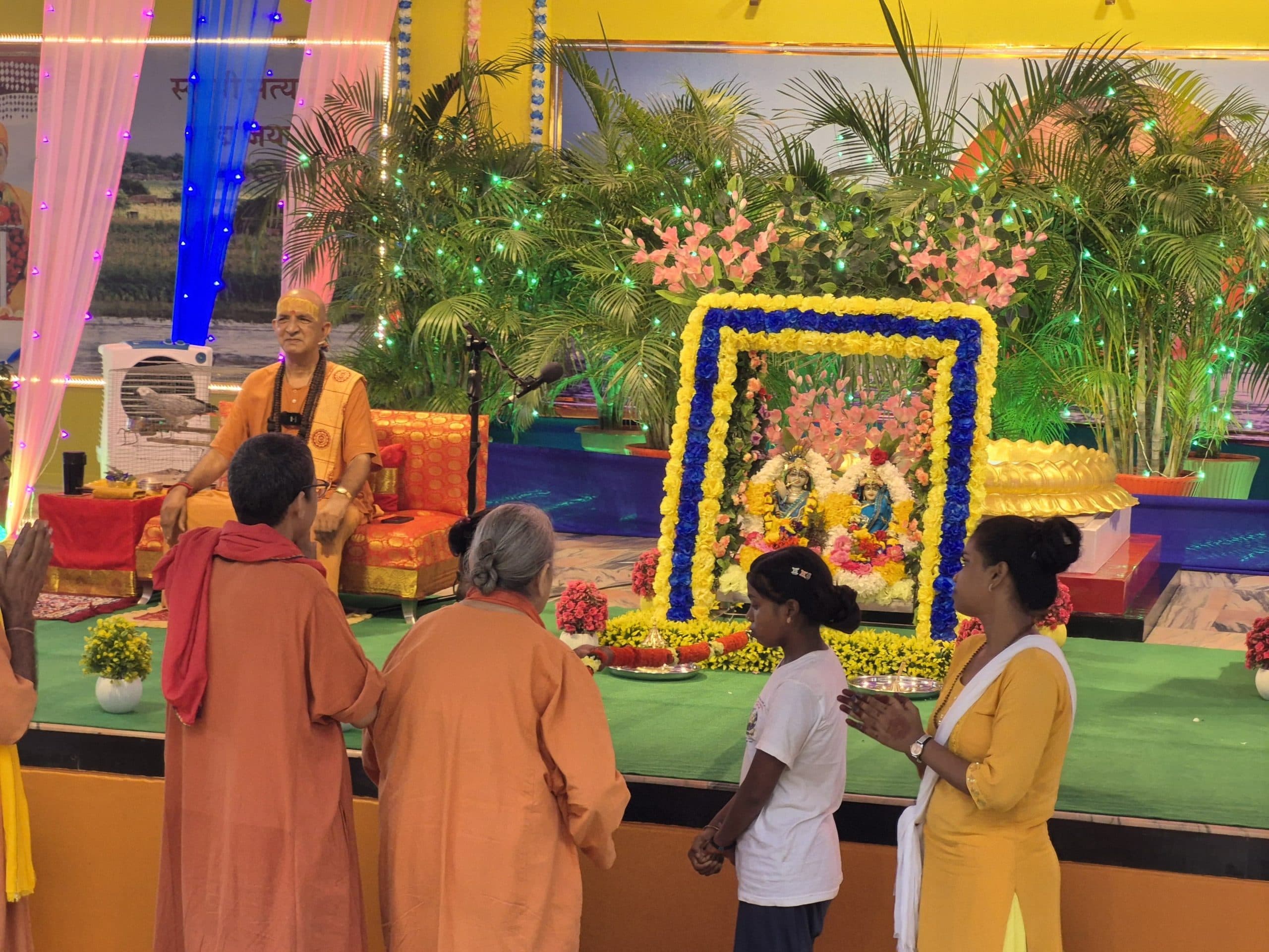 हृदय सम्राट का हमेशा धड़कता है हृदय : स्वामी  निरंजनानंद