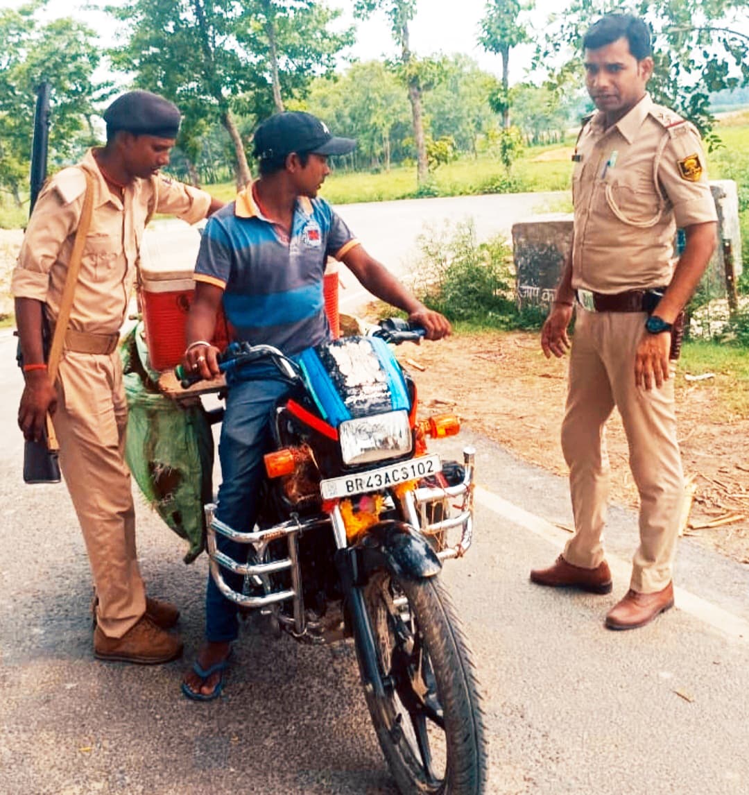 एसपी के निर्देश पर बलिया थाना पुलिस ने की विशेष वाहन जांच