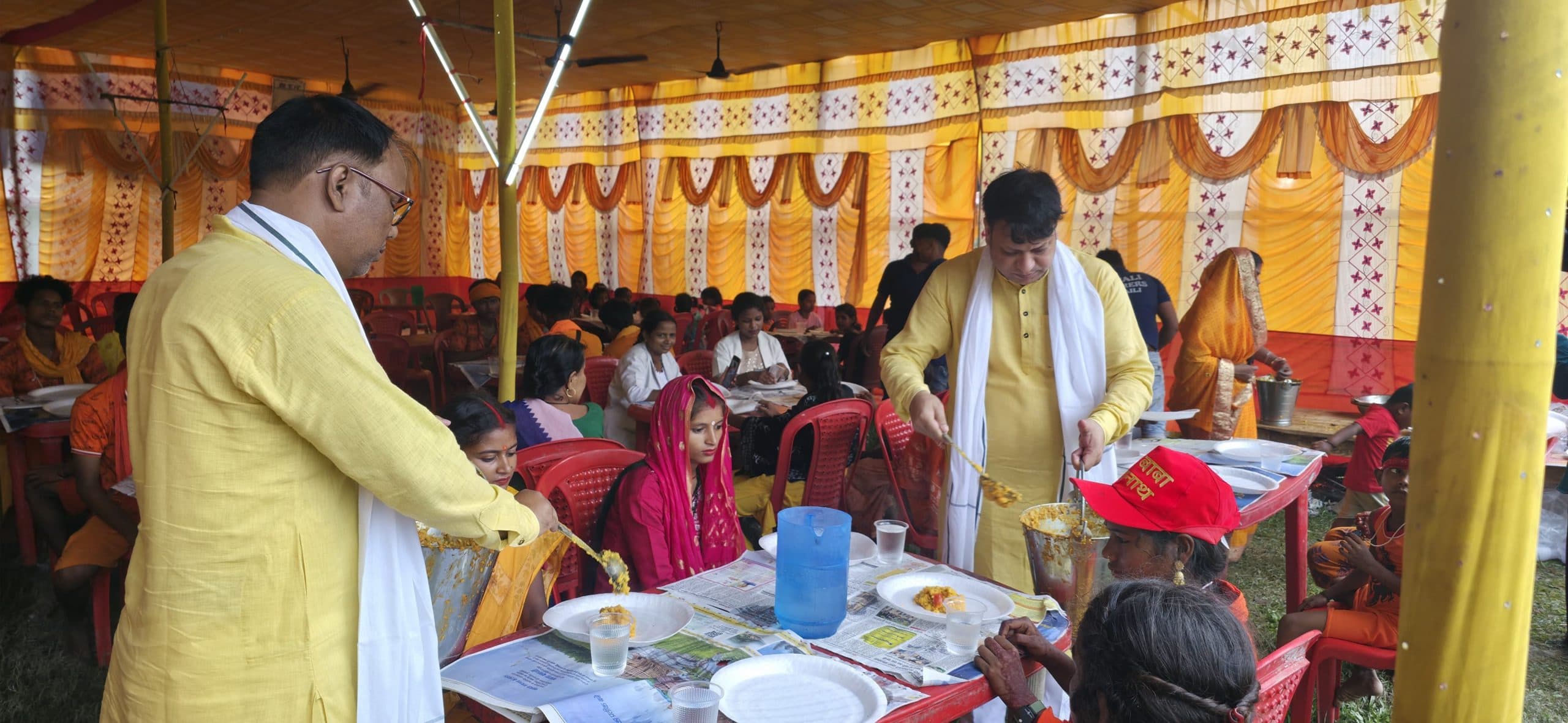 सालमारी कॉलेज सेवा शिविर में कांवरियों की उमड़ी भीड़