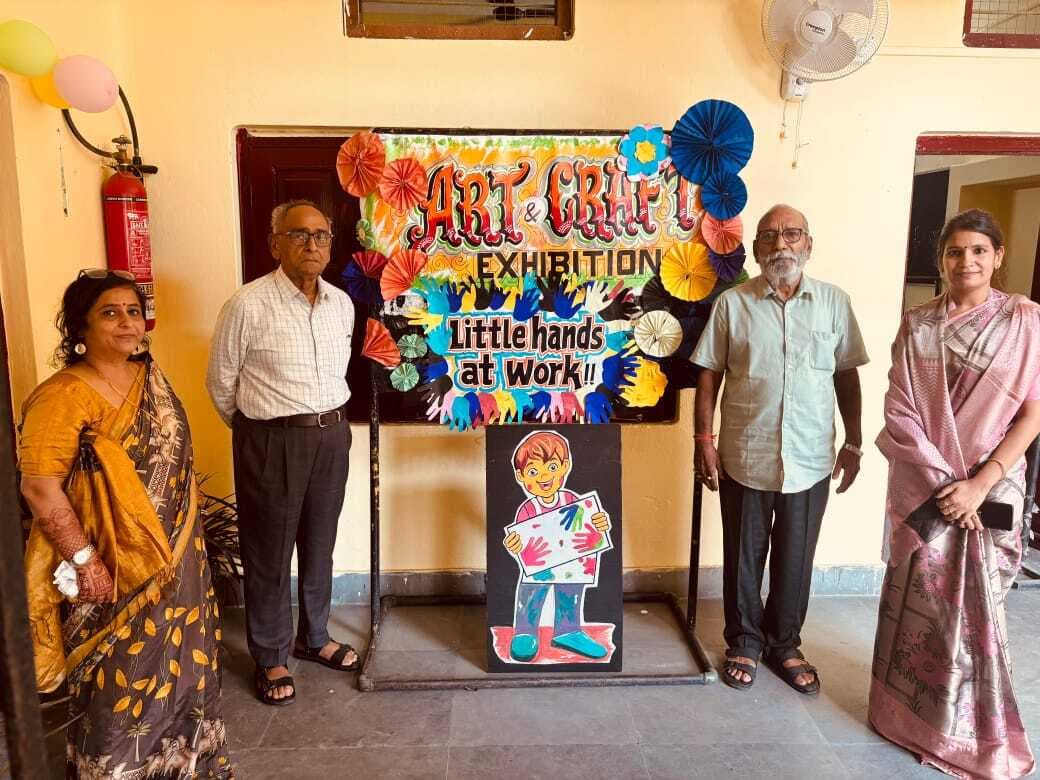 बच्चों ने कलाकृतियों से लोगों का जीता दिल