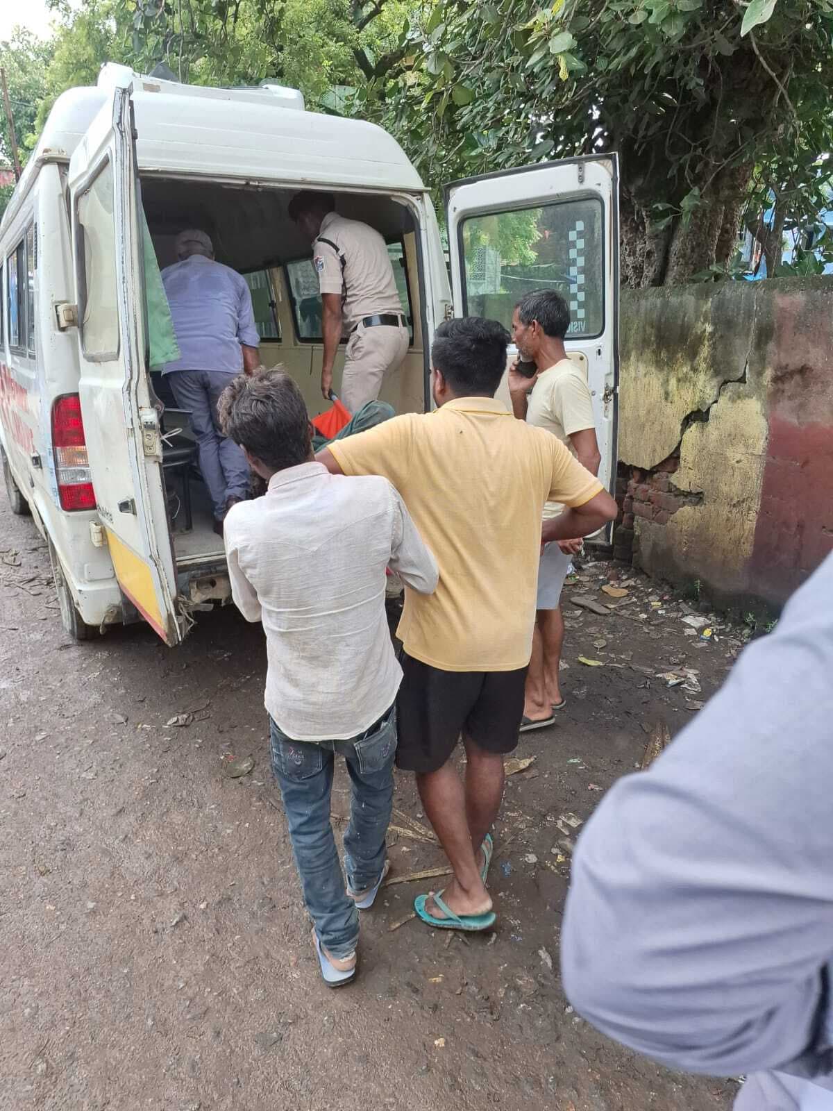 मालगाड़ी की चपेट में आने से एक व्यक्ति हुआ घायल