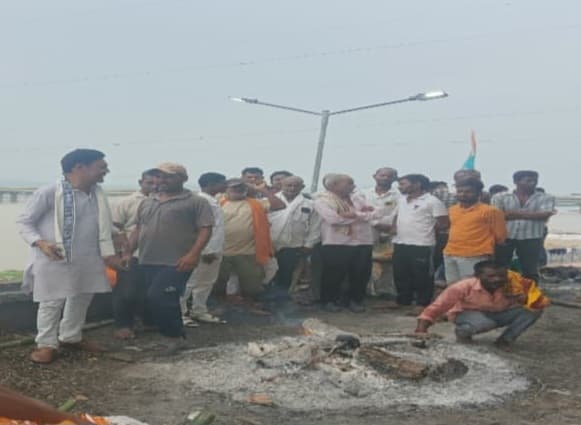 मंझोलिया में करंट लगने से किसान की मौत, गांव में शोक