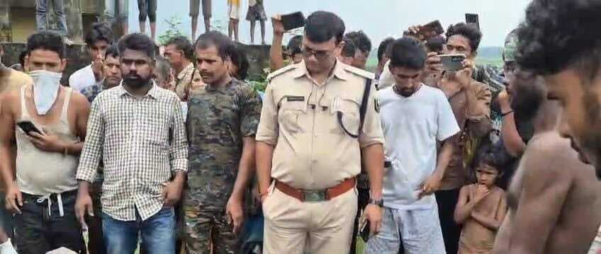 दुर्गा मंदिर के पीछे नदी से युवक का मिला शव