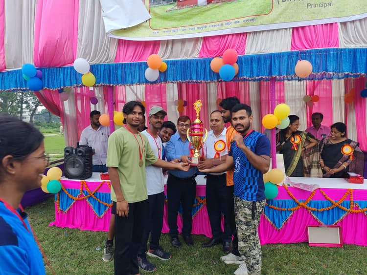 इंटर कॉलेज वॉलीबॉल प्रतियोगिता में डीएस कॉलेज ने लहराया परचम