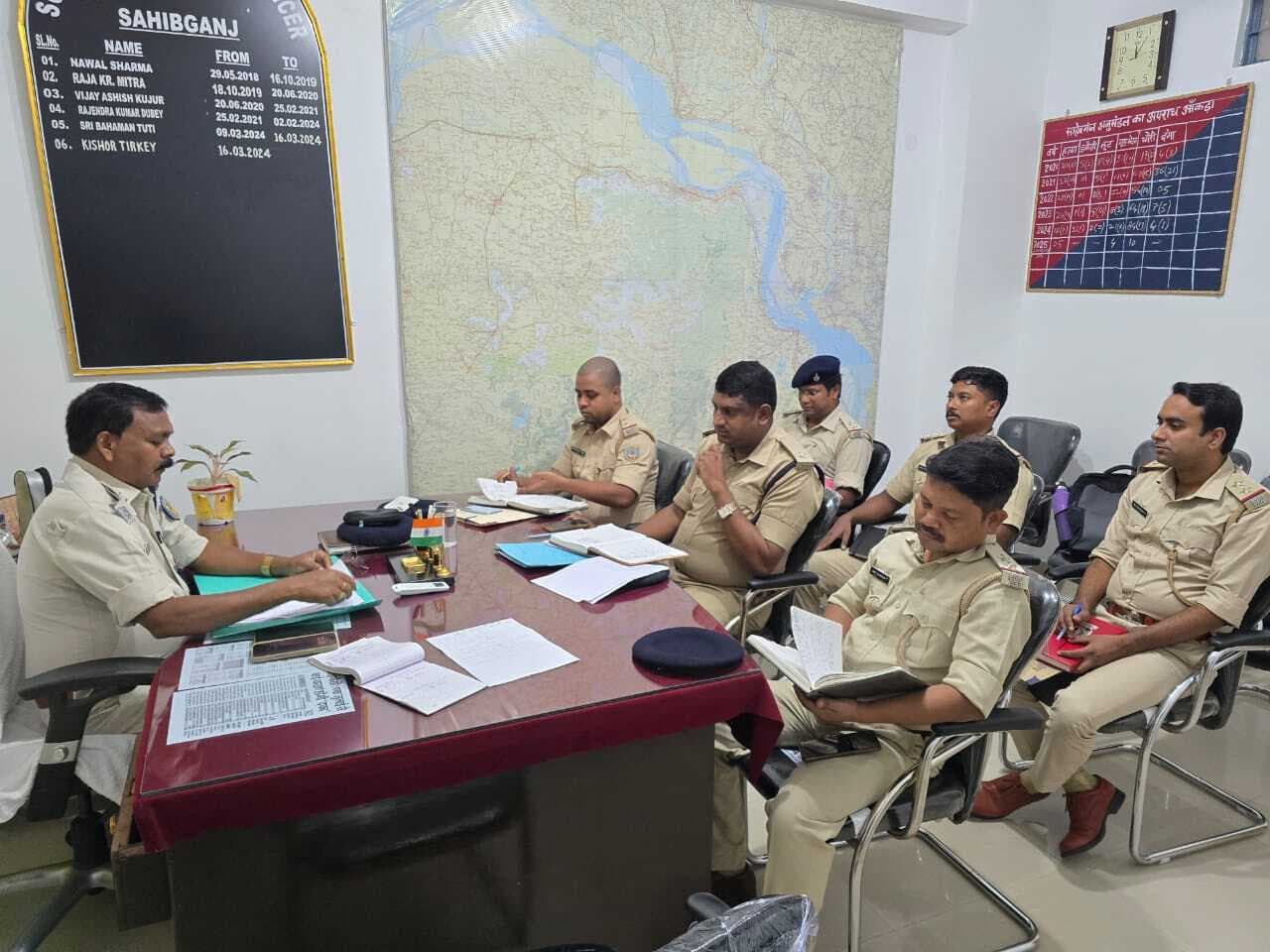 स्वतंत्रता दिवस के मद्देनजर थाना क्षेत्र में बढ़ायें पेट्रोलिंग : एसडीपीओ