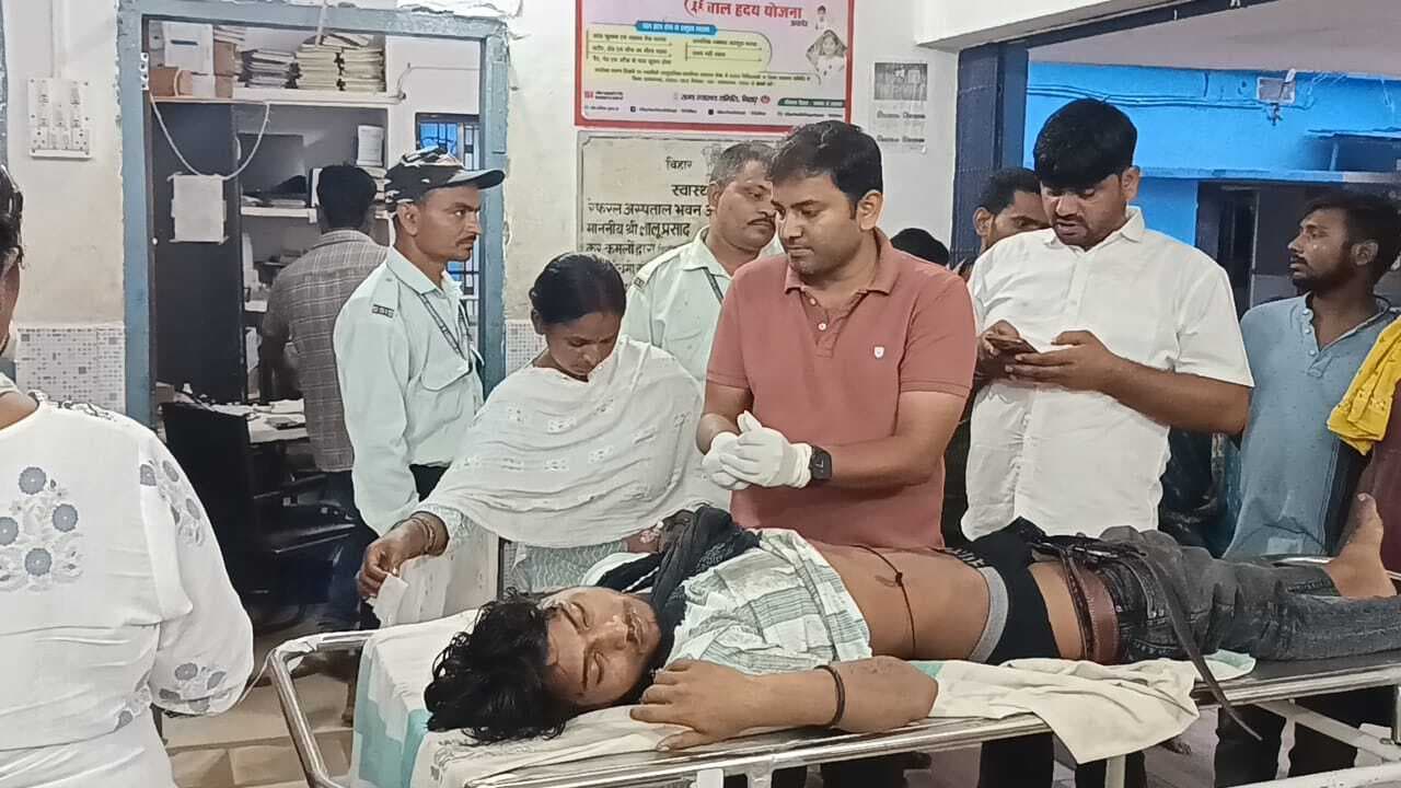 ट्रैक्टर के धक्के से बाइक सवार जख्मी, रेफर