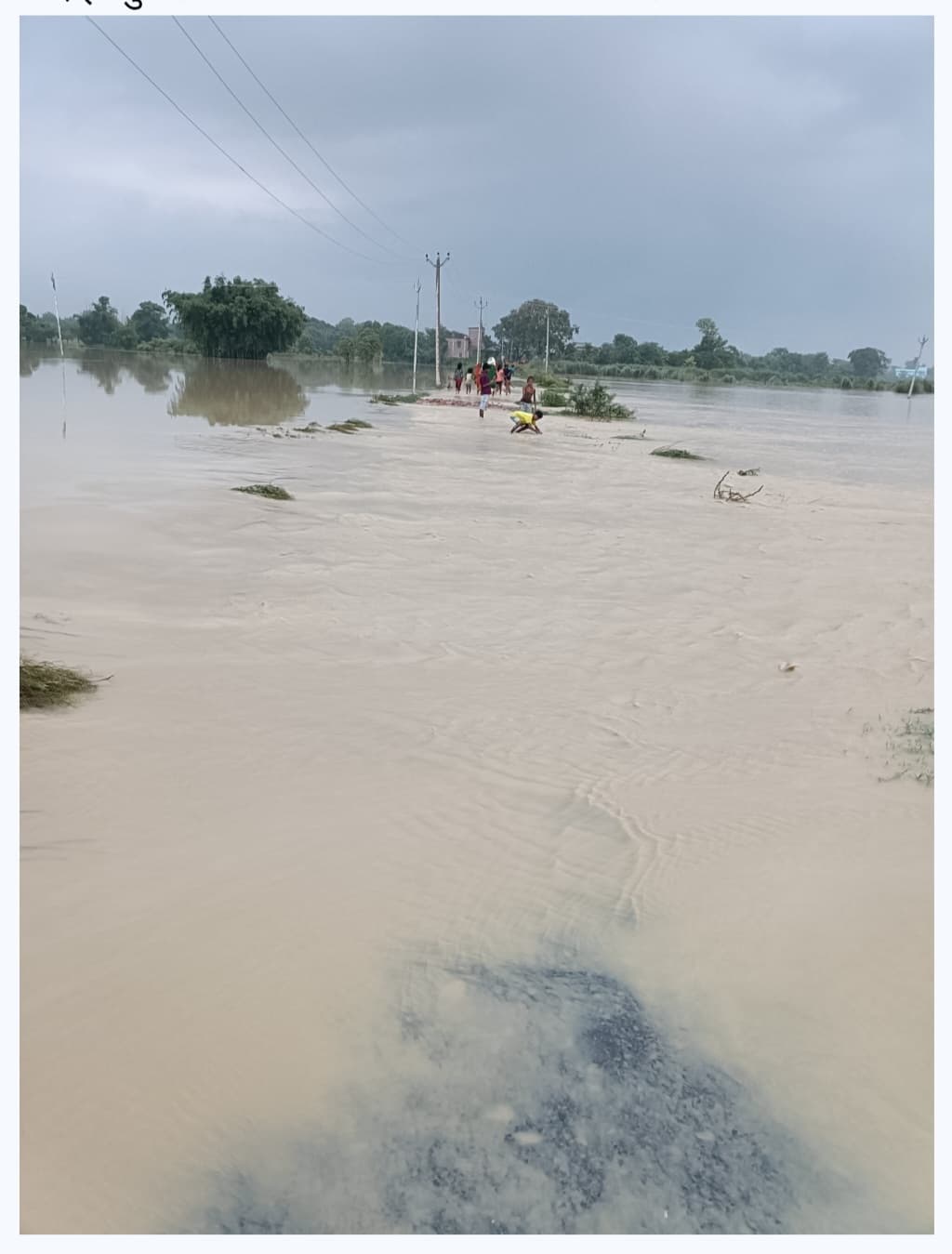 Madhubani News : भूतही बलान नदी उफनायी, इस्लामपुर-कालीपुर और घोघरडीहा-हटनी सड़क पर चढ़ा पानी