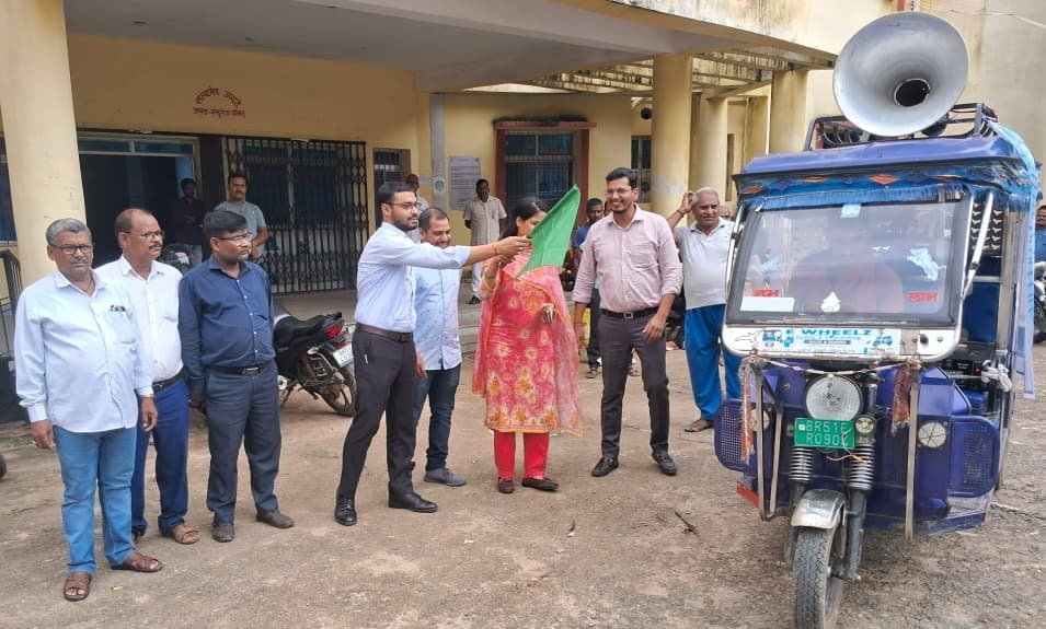 राजस्व महाअभियान को लेकर प्रचार वाहन रवाना