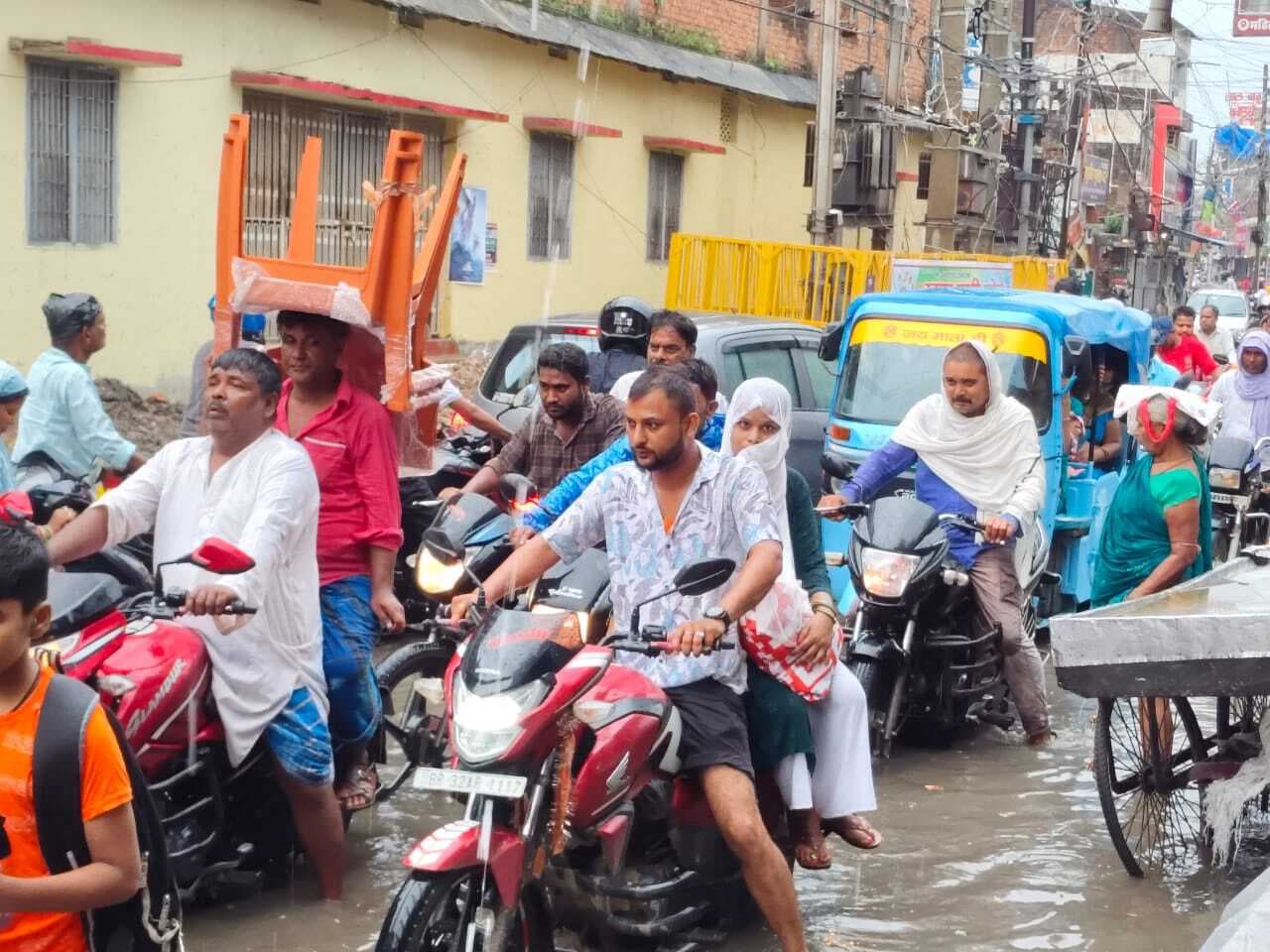 Madhubani News : झमाझम बारिश से कूल-कूल हुआ मौसम, बारिश का ऑरेंज अलर्ट