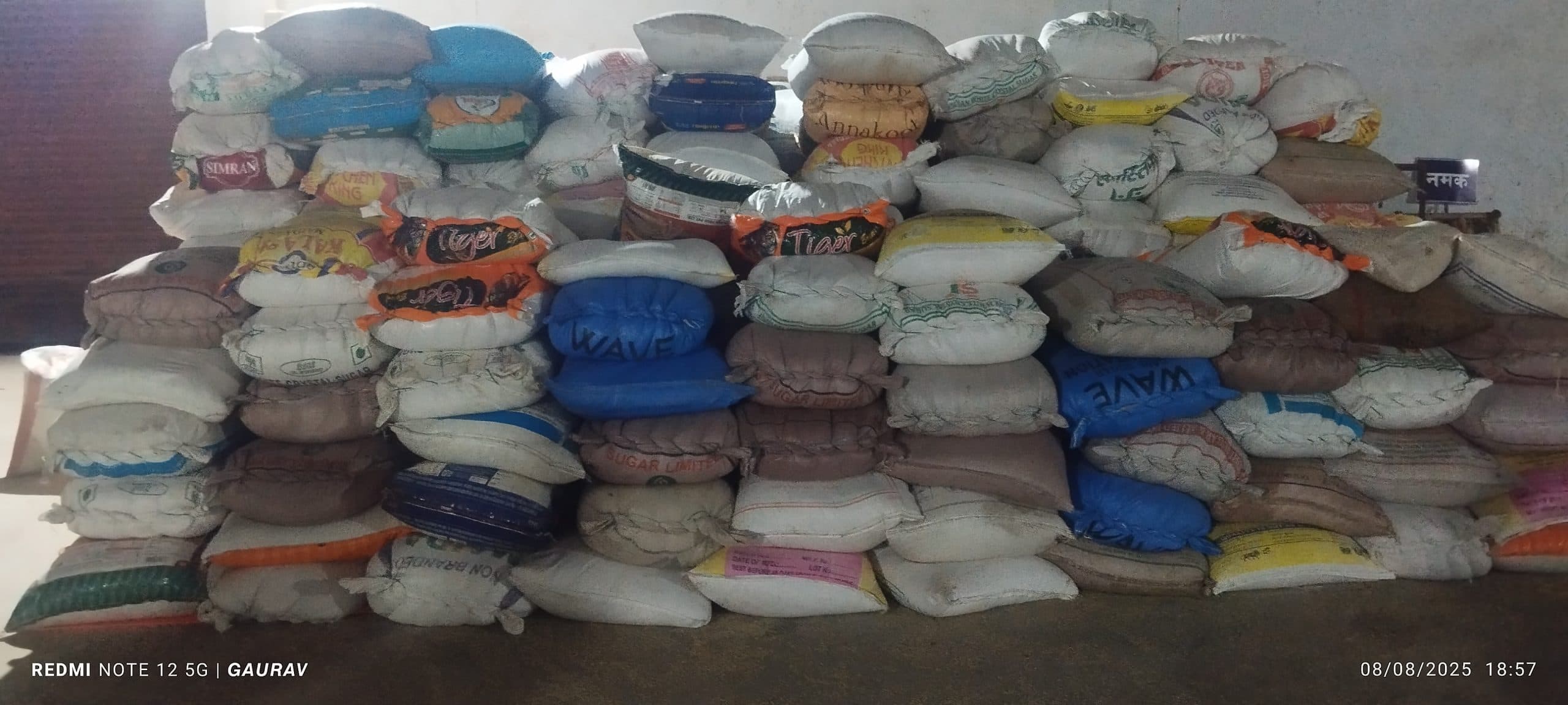 Giridih News : चावल जब्ती मामले में दुकानदार व ट्रक मालिक पर प्राथमिकी