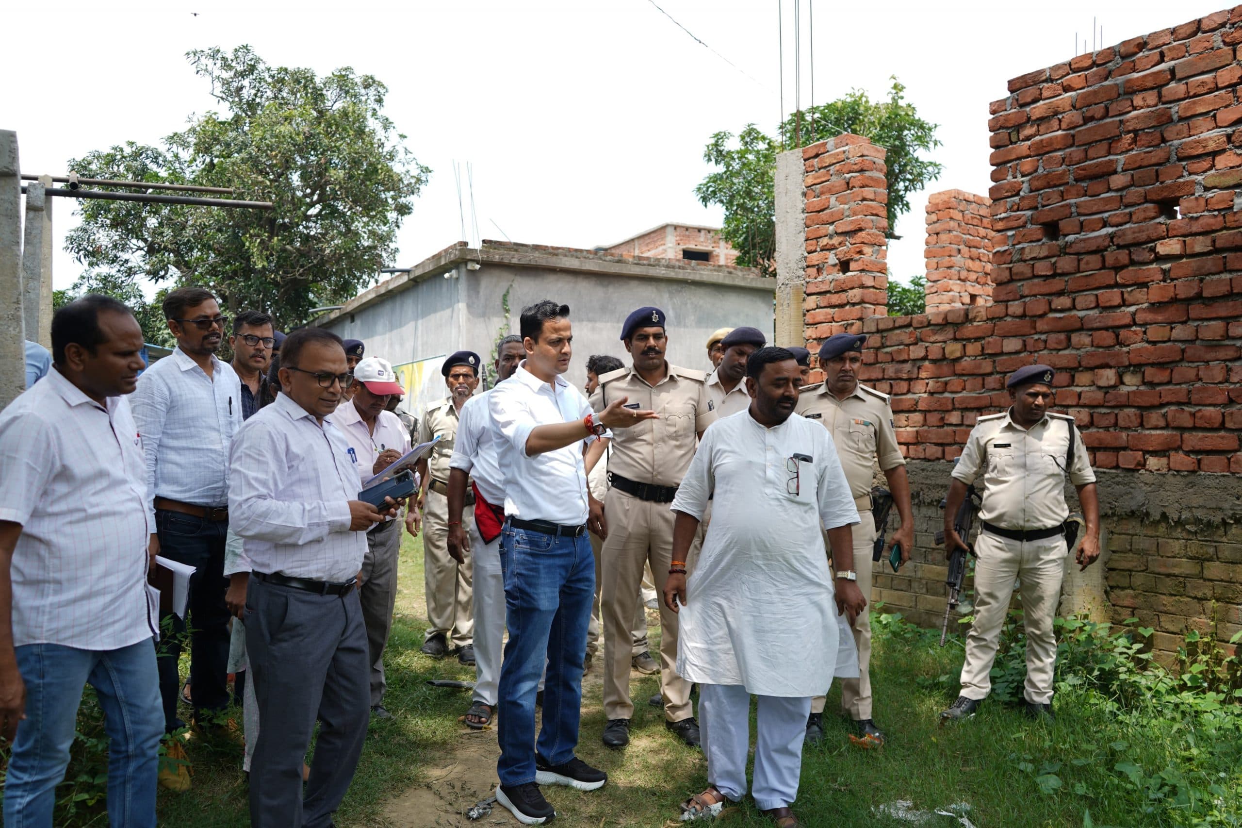 Madhubani News : डीएम ने पिपरा घाट पुल निर्माण कार्य का किया औचक निरीक्षण, कार्य प्रगति पर जताई नाराजगी