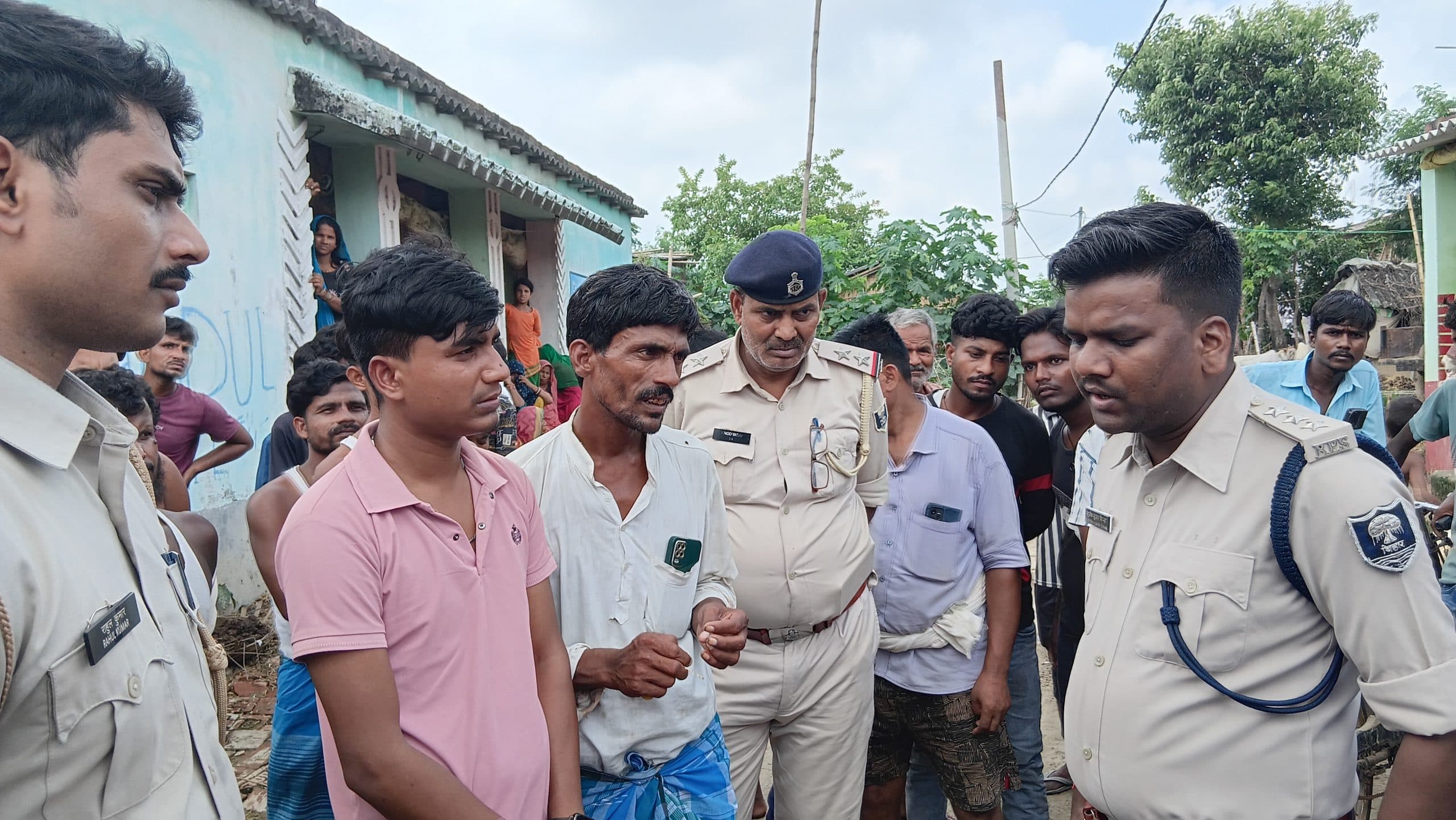 Madhubani News : कमला नदी पूर्वी तटबंध पर बदमाशों ने अधेड़ को मारी गोली, इलाज के दौरान मौत