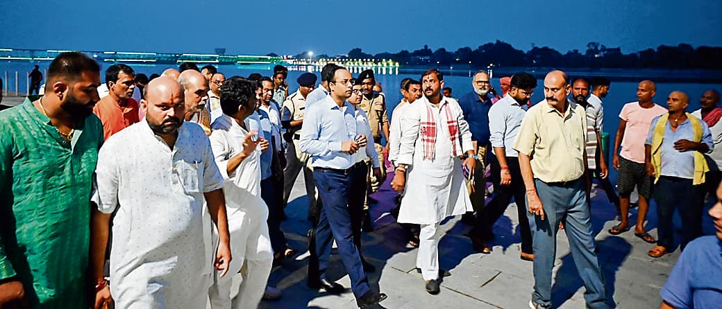 Gaya News : पंचमहला जाने वाले रास्ते में अधूरी नालियों को 20 अगस्त तक पूरा कराएं