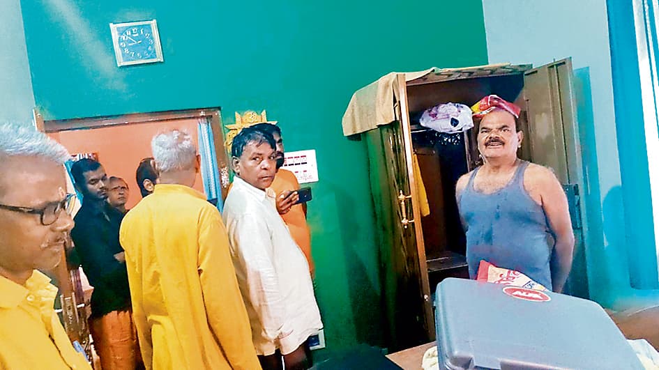 Gaya News : वजीरगंज की माली गली में चोरी, 20 लाख का माल ले उड़े