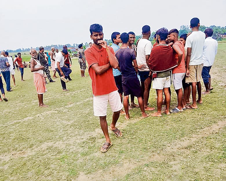 Gaya News : बधार में संदिग्ध हालात में मिली अधेड़ की लाश, परिजनों ने जतायी हत्या की आशंका