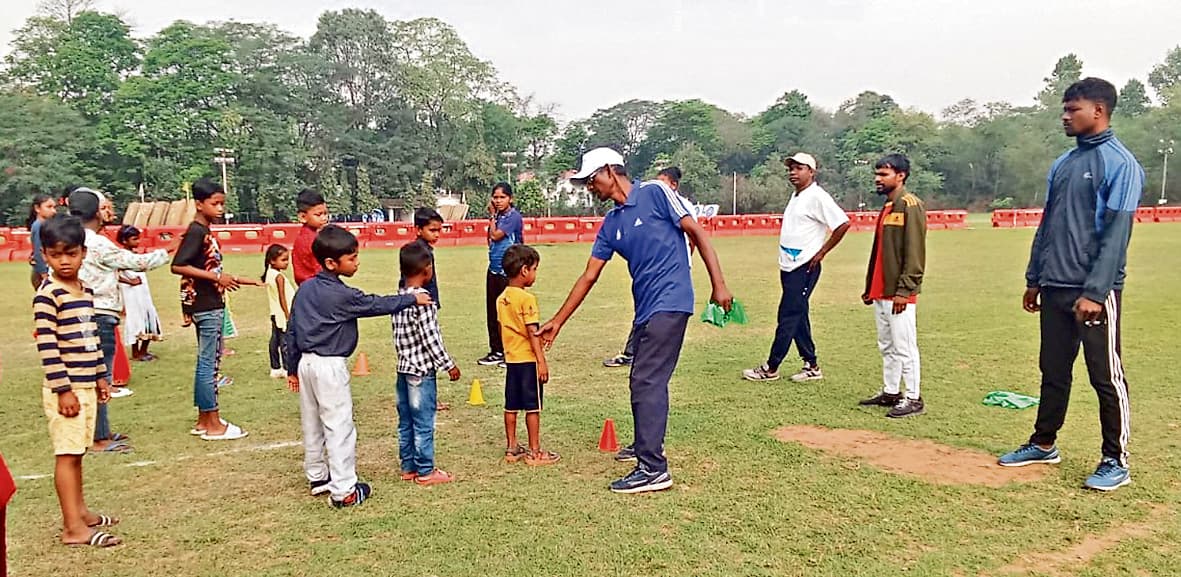 Seraikela Kharsawan News : 4 अंतरराष्ट्रीय व 55 से अधिक राष्ट्रीय तीरंदाज तैयार कर चुके हैं प्रेम मार्डी