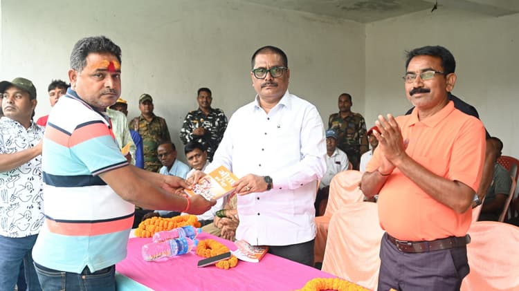 Bokaro News : पर्यटन केंद्र के रूप में विकसित होगा पहाड़ी मंदिर क्षेत्र