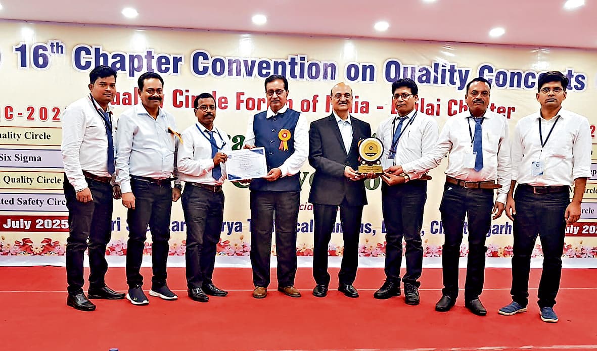 Rourkela News: आरएमएचपी की टीम ने लौह अयस्क चूर्णों की सुरक्षित निकासी को डबल डेकर प्लेटफॉर्म का किया निर्माण