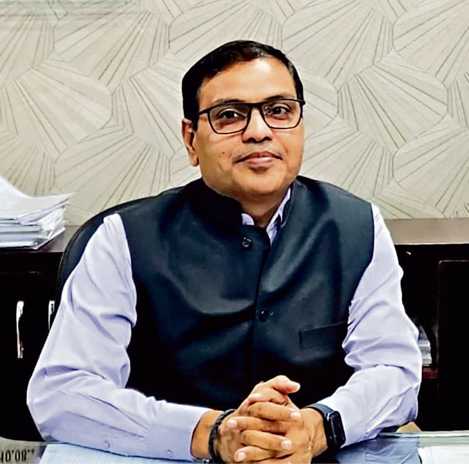 Railway News : नये डीआरएम बोले- रेल विस्तार, समयबद्धता और संरक्षा मेरी प्राथमिकताएं