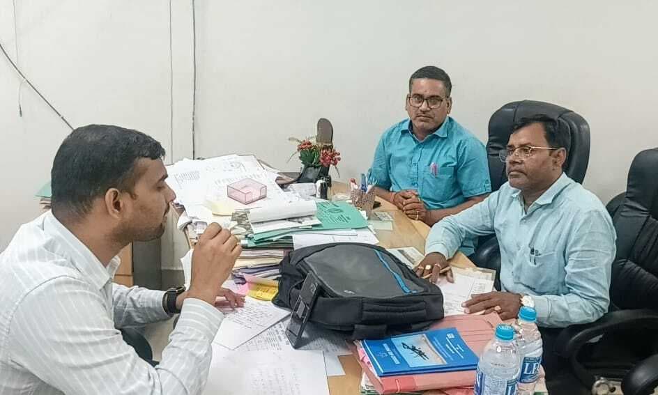 संघ ने की शिक्षकों को निलंबनमुक्त करने की मांग