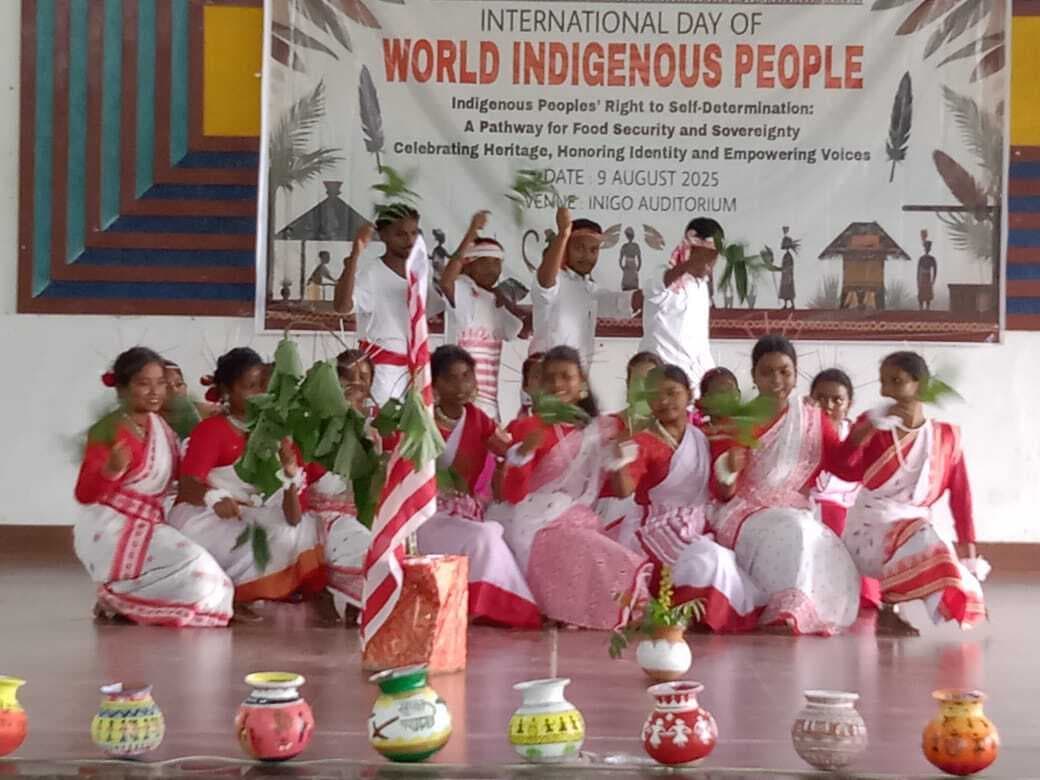 आदिवासी दिवस : अपनी संस्कृति को बचायें युवा : डॉ डेमियन टुडू