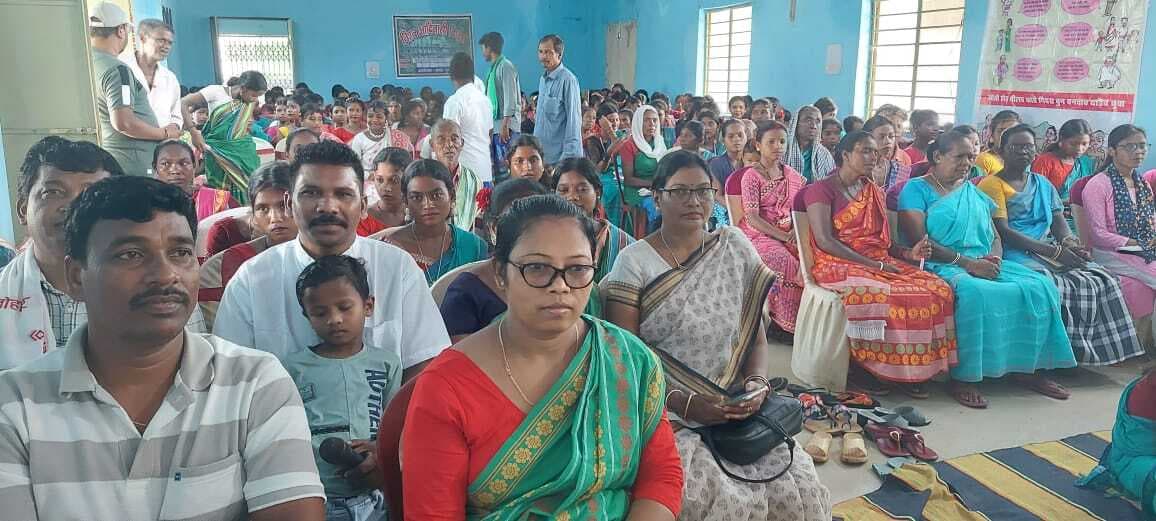 आदिवासी : क्विज व भाषण के अव्वल बच्चे हुए सम्मानित