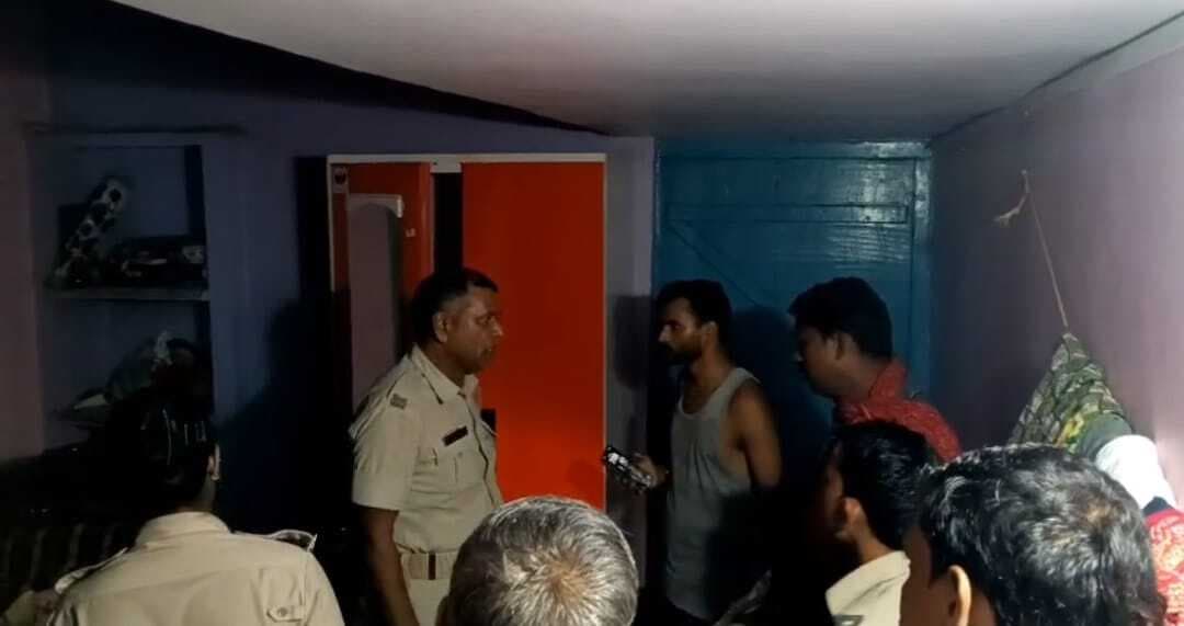 चोरों ने बंद घर का ताला तोड़कर उड़ाये लाखों के सामान