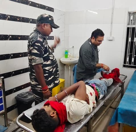 सड़क दुर्घटना में बाइक सवार दो युवक जख्मी