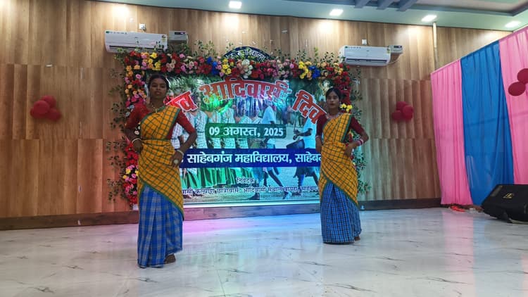 आदिवासियों का है संस्कृति व प्रकृति से जुड़ाव, वेशभूषा ही इनकी पहचान