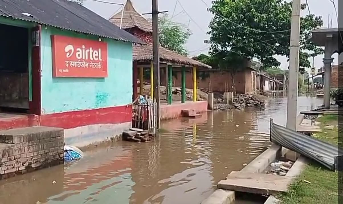 गंगा नदी के उफान से महाराजपुर क्षेत्र प्रभावित, कई घर जलमग्न