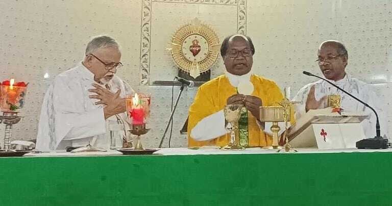 विश्व आदिवासी दिवस पर ख्रीस्त राजा चर्च में विशेष मिस्सा पूजा