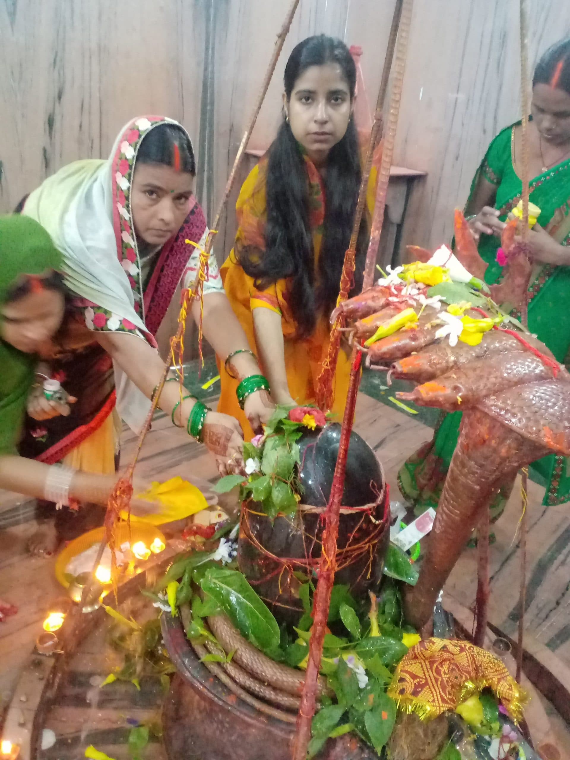 सावन पूर्णिमा व रक्षा बंधन पर शिवालयों में उमड़ी भीड़