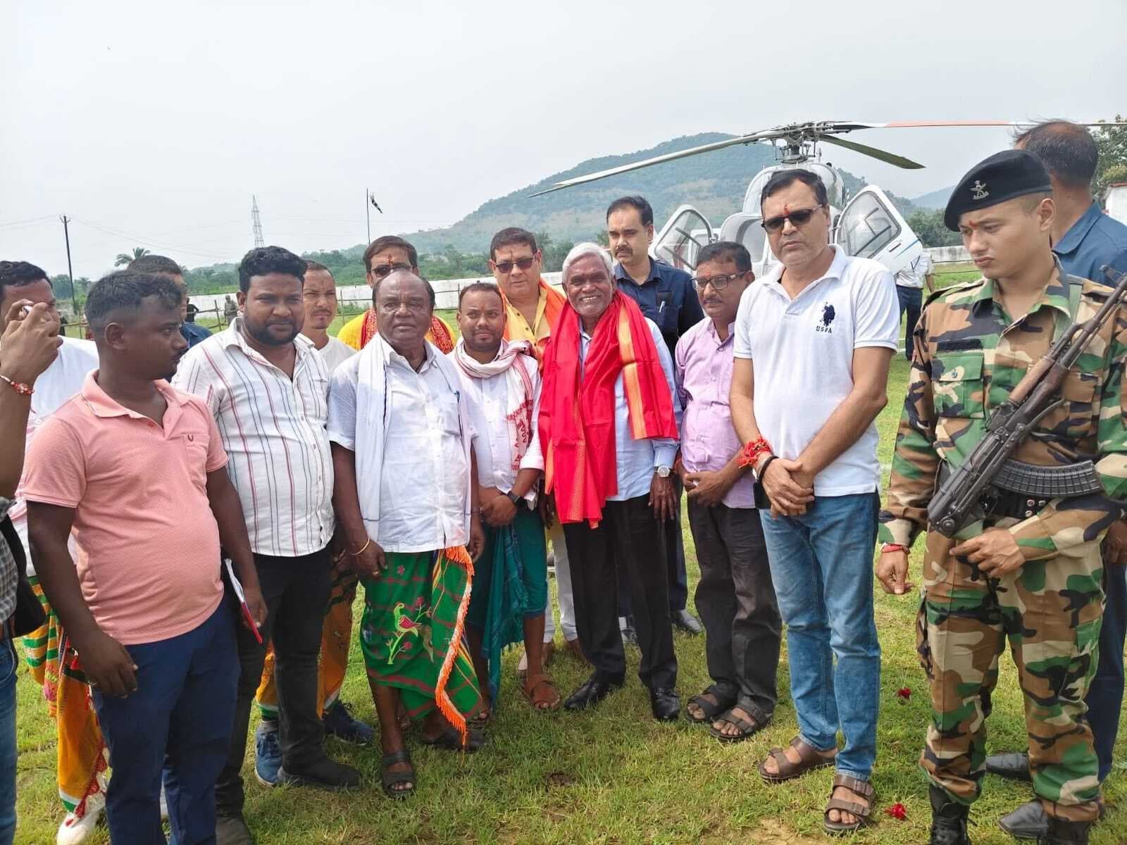 इस सरकार में आदिवासी सुरक्षित नहीं, लूटी जा रहीं उनकी जमीनें: चंपाई