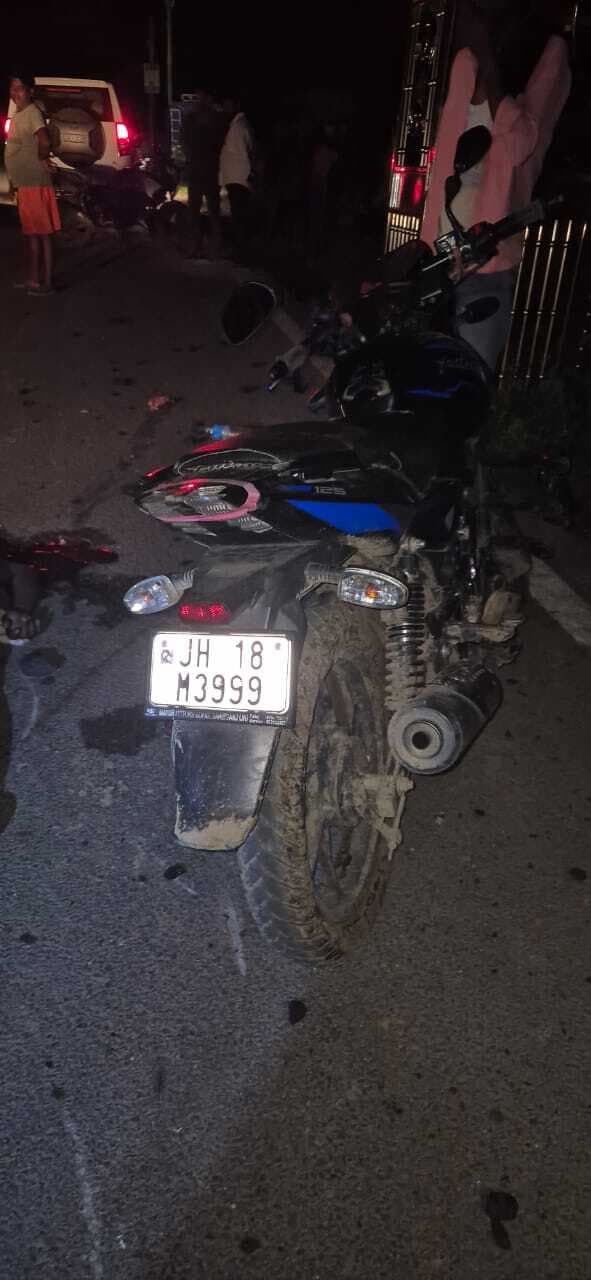 हाइवा की चपेट में आने से आदिवासी युवक की मौत