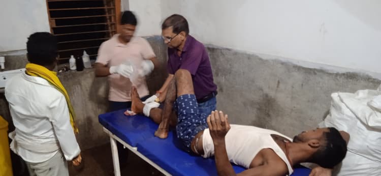 बाइक-स्कॉर्पियो की टक्कर में तीन युवक जख्मी