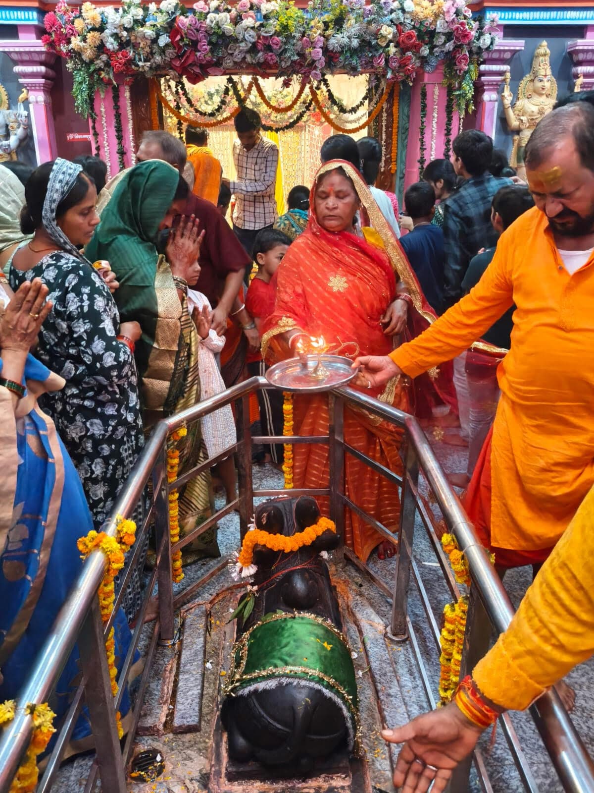 गोवर्द्धन मंदिर में श्रावण पूर्णिमा पर विशेष पूजा व अनुष्ठान