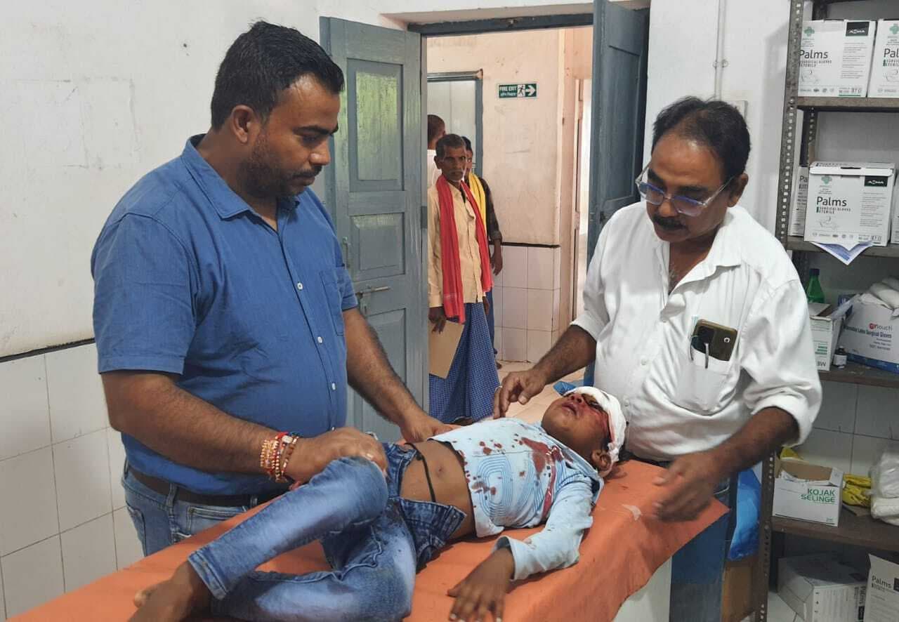 अनियंत्रित बाइक के धक्के से आठ वर्षीय बालक गंभीर रूप से घायल