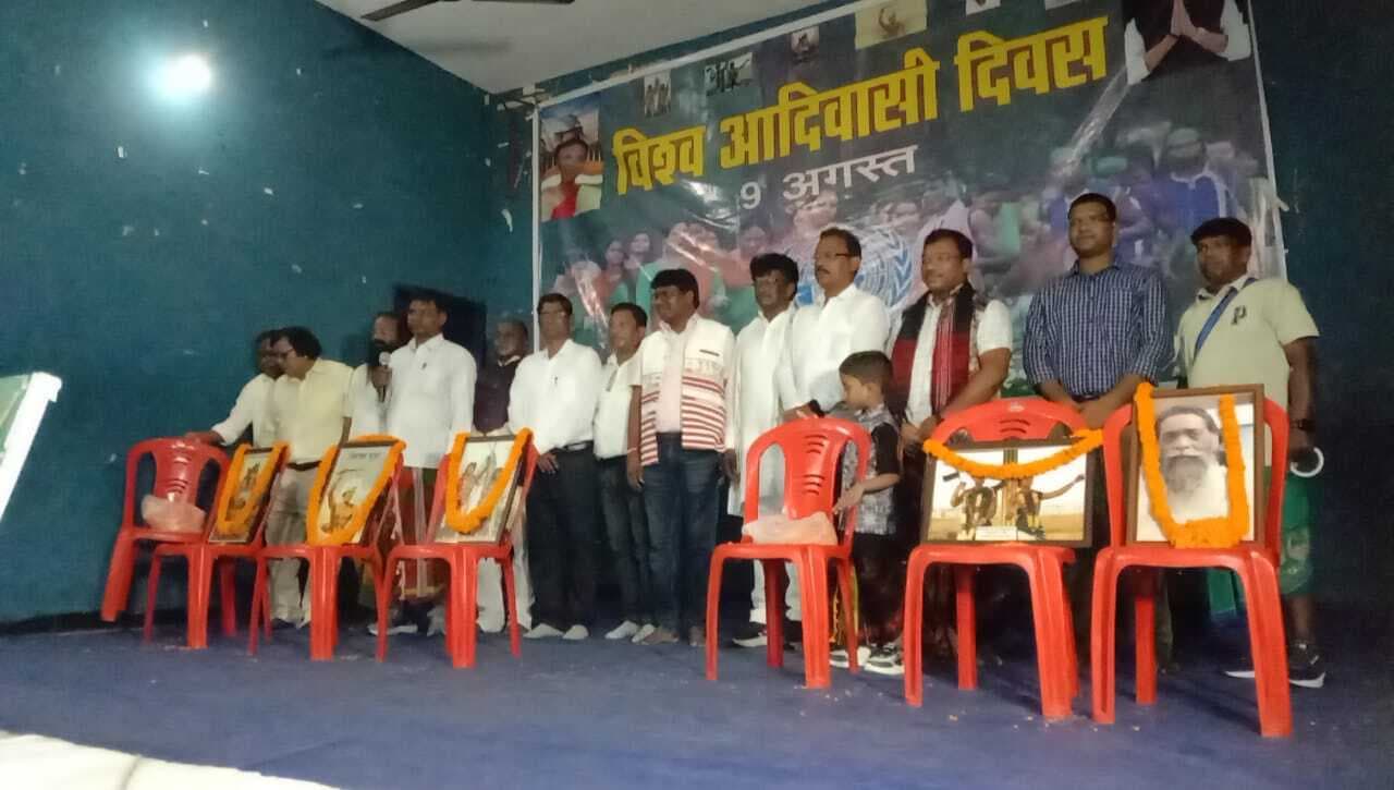 Deoghar News : आदिवासी समाज की अस्मिता की रक्षा व विकास के लिए आगे आयें युवा : अध्यक्ष