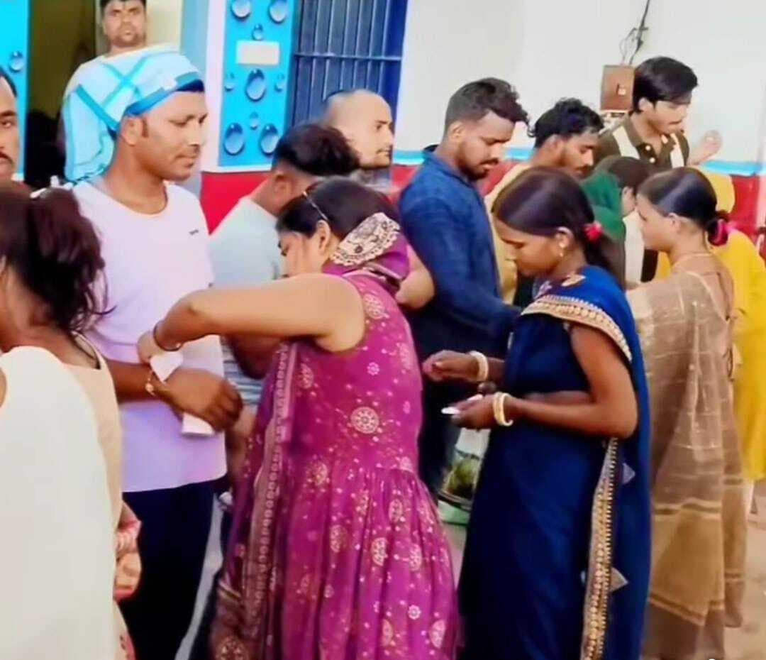 मंडलकारा नवादा के बंदी बहनों ने बांधी राखी