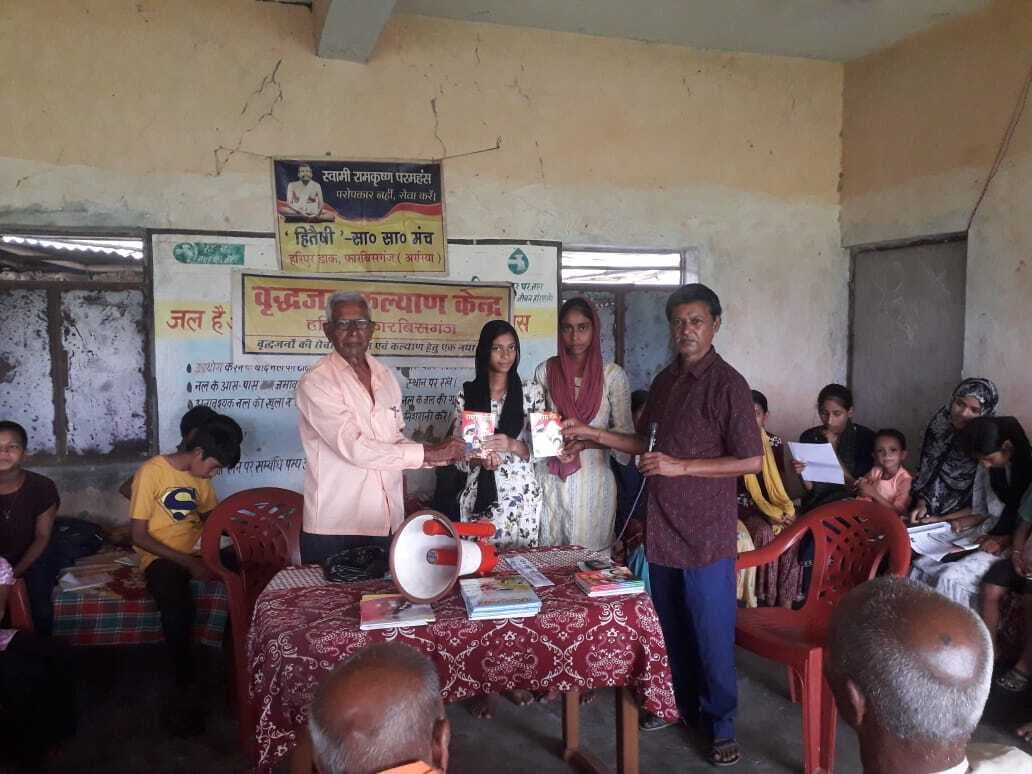 छात्र-छात्राओं की प्रस्तुति को लोगों ने सराहा