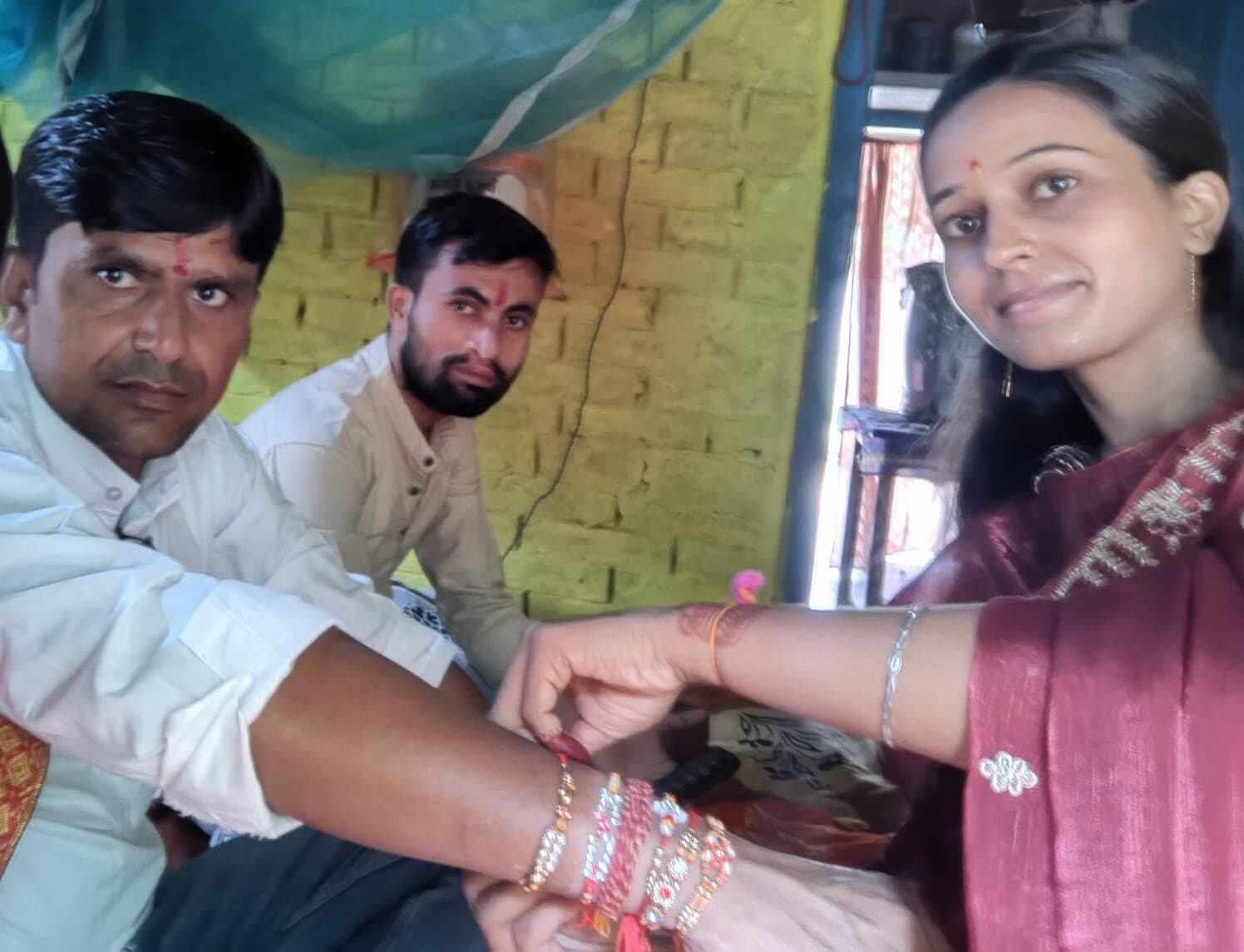 Madhubani News : प्रखंड में रक्षाबंधन पर्व की रही धूम