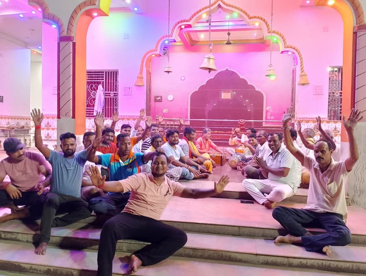 प्राचीन दुर्गा मंदिर विशनपुर में मास व्यापी भजन जागरण संपन्न