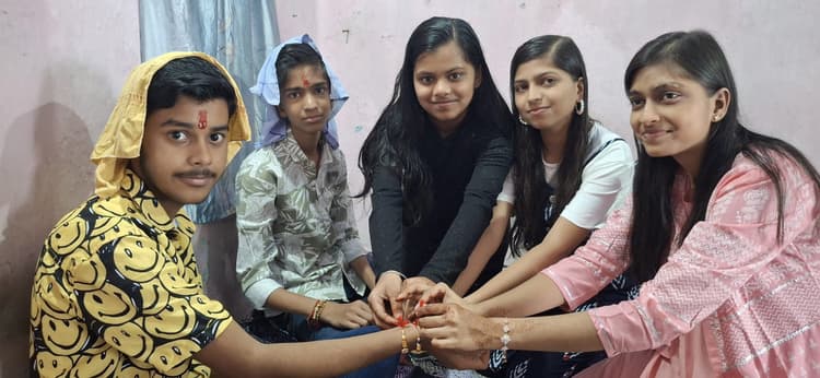 Bokaro News : कोयलांचल में धूमधाम से मना रक्षाबंधन का त्योहार