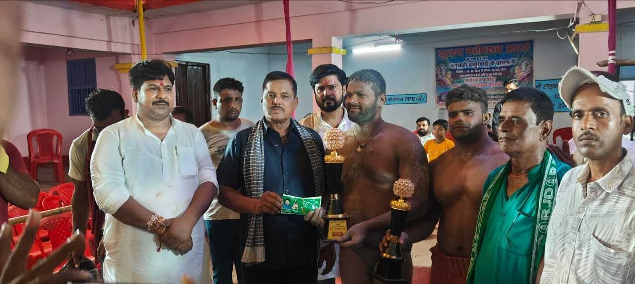 रोहियार के दीपक पहलवान विजेता व रसौंक के जावेद पहलवान बने उपविजेता