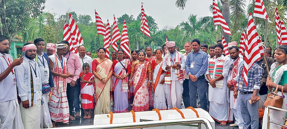 Seraikela Kharsawan News : संस्कृति और परंपरा की रक्षा करें : बासंती गागराई