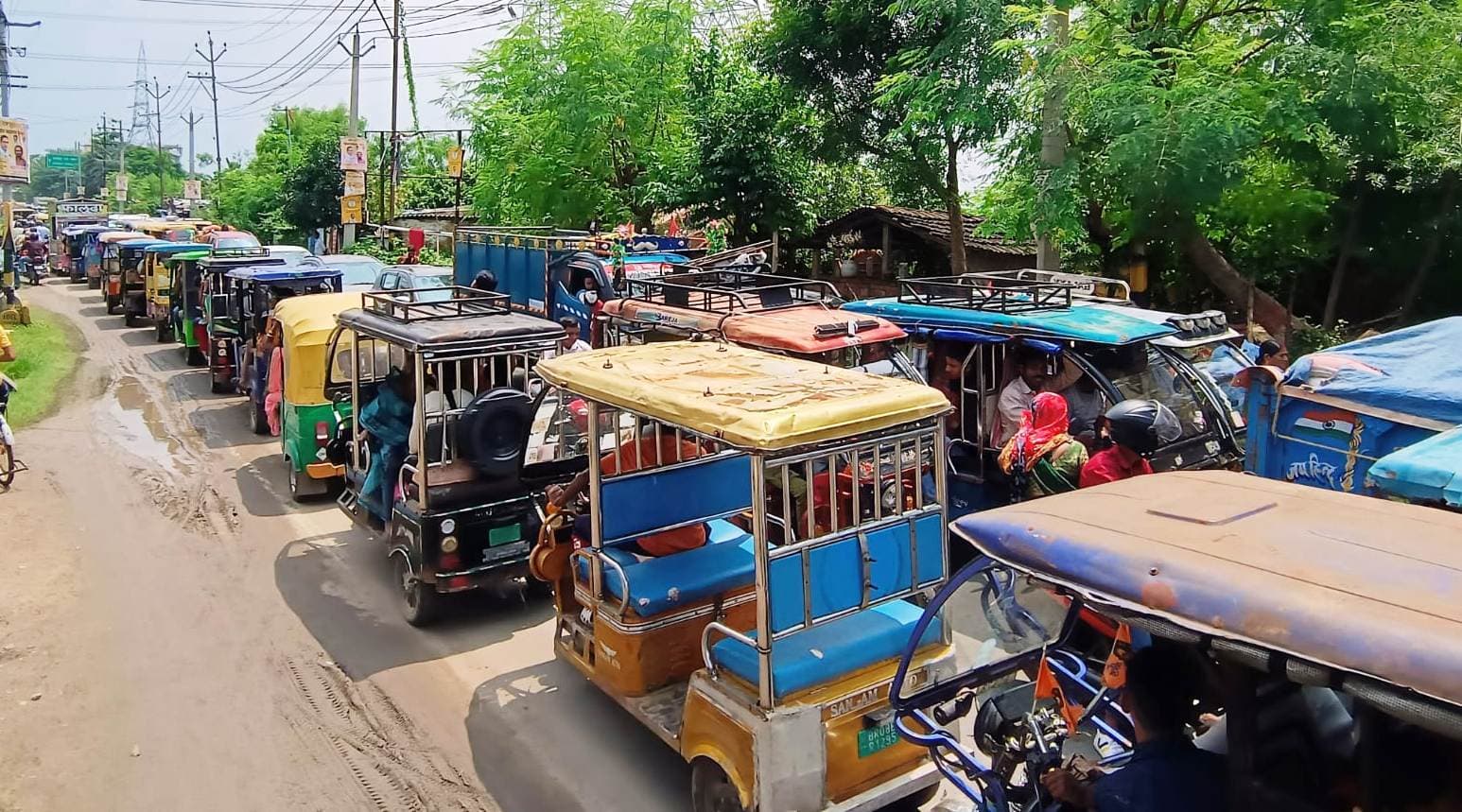 आम लोगों के साथ जाम में फंसे रहे मुंगेर  के डीआइजी